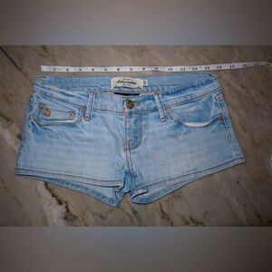 A B E R C H R O M B I E  &  F I T C H
M I N I  -  S H O R T